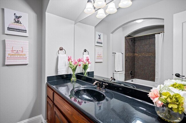 Building Photo - 385 Wild Rose Dr