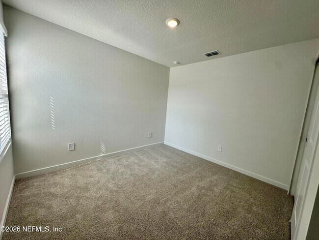 Building Photo - 166 Yellowstone Dr