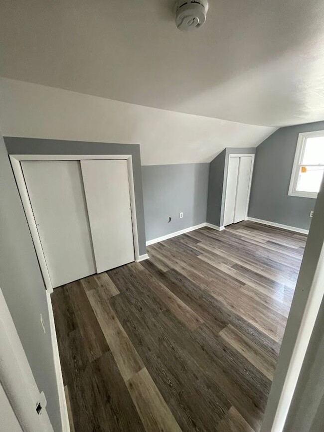 Building Photo - Completely Remodeled