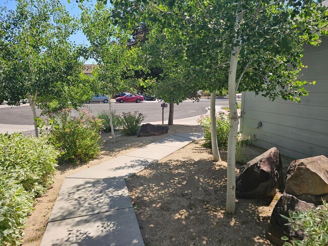 Building Photo - Southwest Reno Hidden Gem - Stunning Back ...