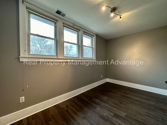 Building Photo - 851 Gardendale.