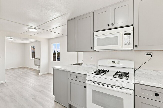 Building Photo - 30 Hawthorne Ave