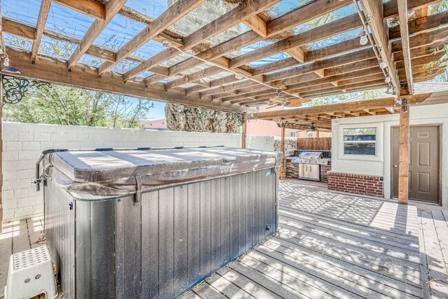 Building Photo - 5948 Anapaula Dr