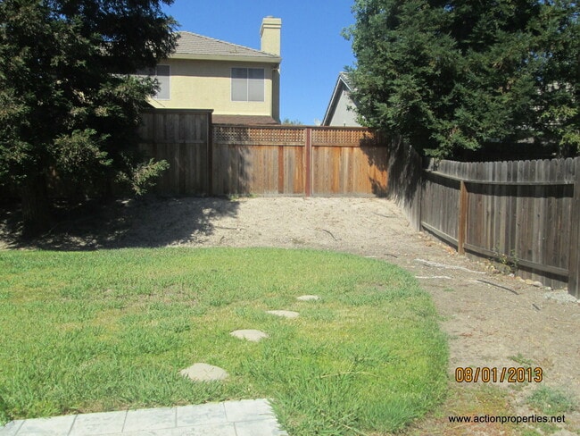 Building Photo - Rocklin Single Story Great Room 3 Bedroom 3 Car Large Yard Gardner