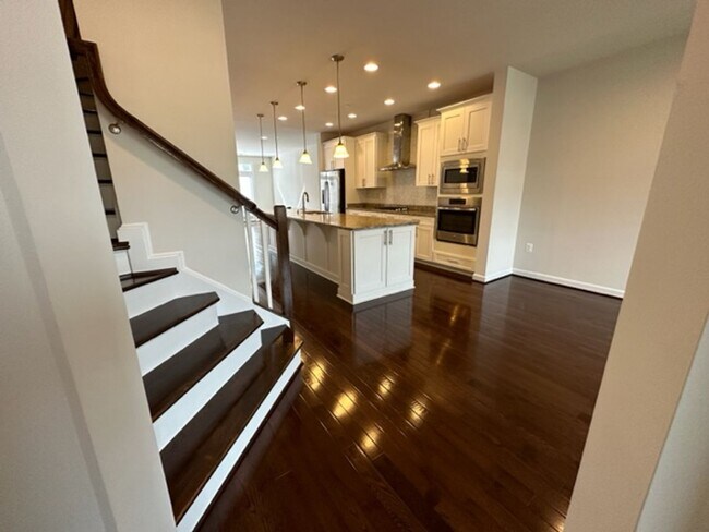 Building Photo - Gorgeous 4-Bed 3.5-Bath Townhouse next to Ft Meade