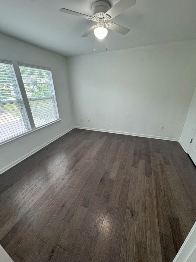 Building Photo - Beautiful Newly Renovated Home in a Quiet ...