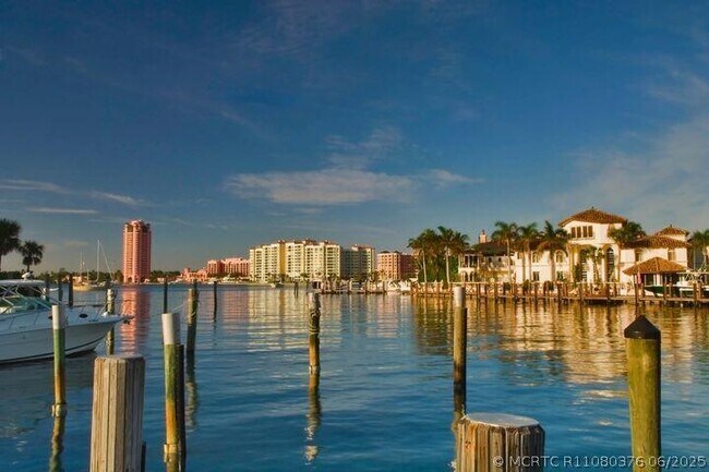 Building Photo - 14527 Bonaire Blvd