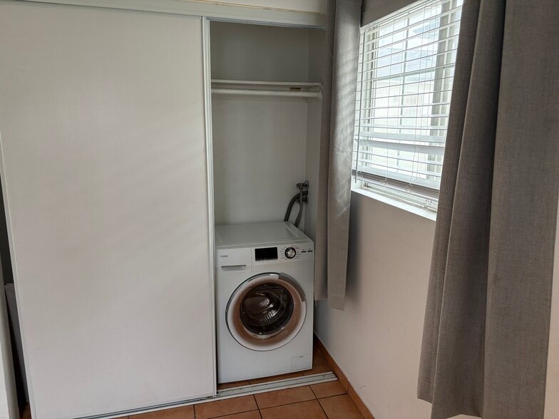 Washer/Dryer Combo - 3423 W 59th St