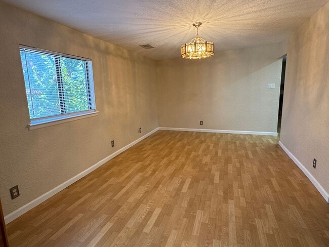 Building Photo - 4708 Brookwood St NE