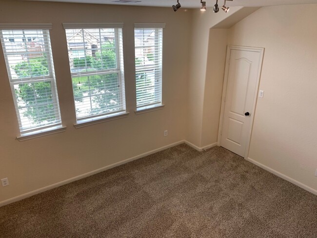 Building Photo - 6819 Hunters Trace Ln