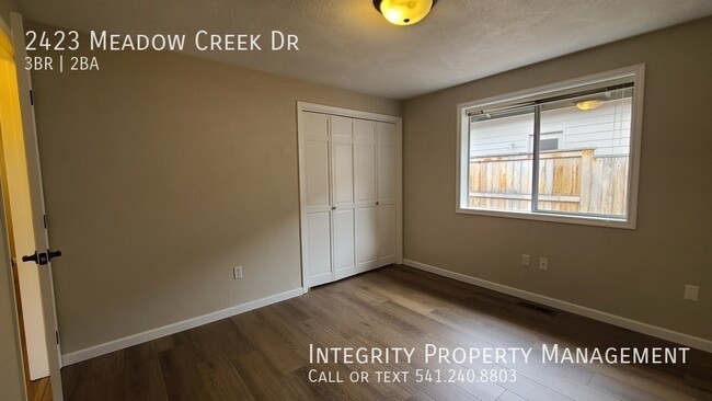 Building Photo - 2423 Meadow Creek Dr