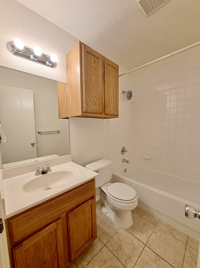 Bathroom - 5706 Greengate Dr