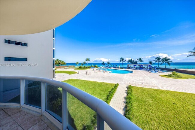 Building Photo - 17555 Collins Ave