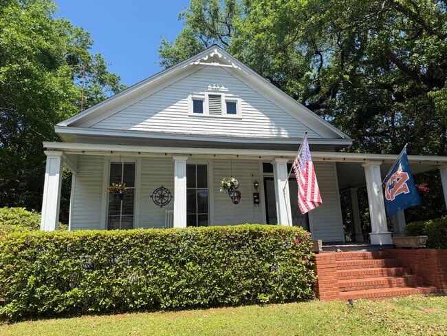 Primary Photo - 2162 Dauphin St