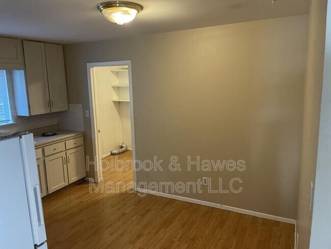 Building Photo - 601 N Bryan Ave