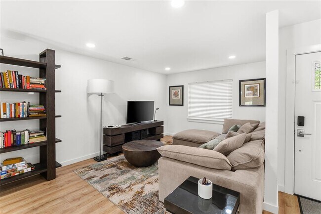 Building Photo - 1211 Sahara Ave