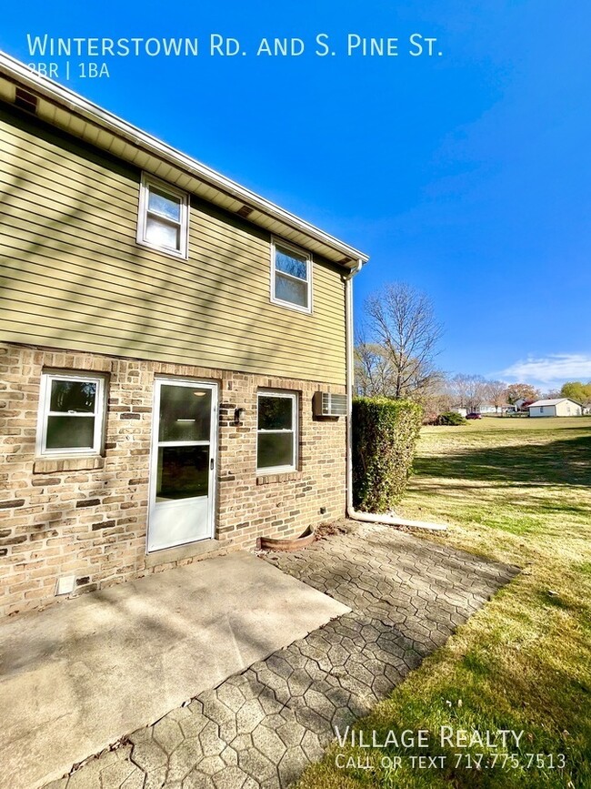 Building Photo - End Unit! New kitchen and flooring! Large ...