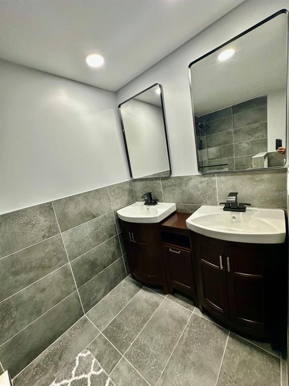 Building Photo - 5835 La Costa Dr
