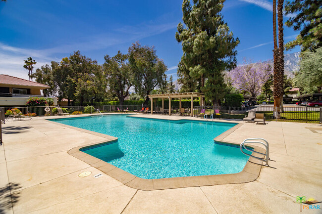 Building Photo - 510 N Villa Ct