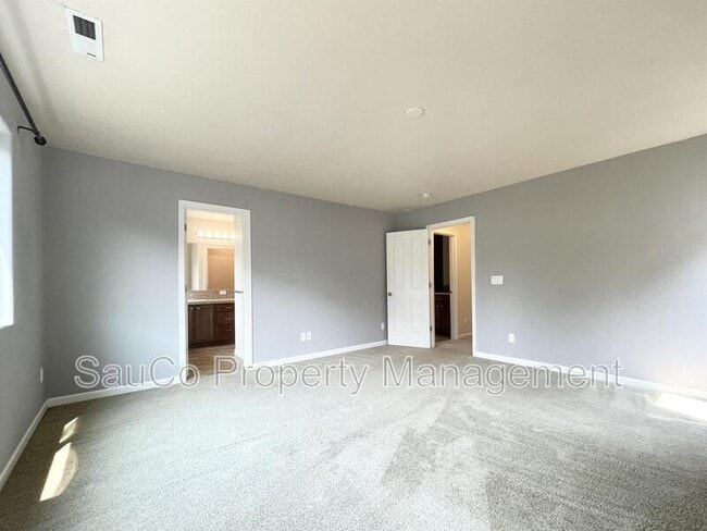 Building Photo - 321 NE 66th Ave