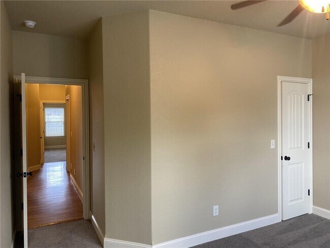 Building Photo - 6202 W Sage Dr