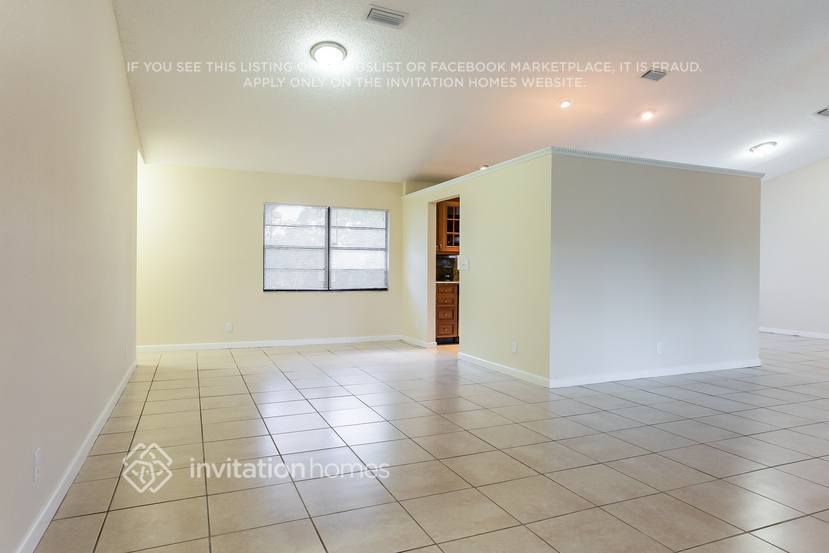 Building Photo - 7425 SW 12th Ct