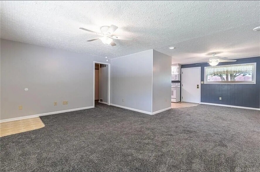 Building Photo - 1841 Mattis Dr