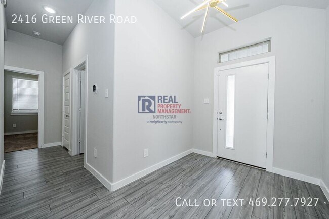 Building Photo - 2416 Green River Rd
