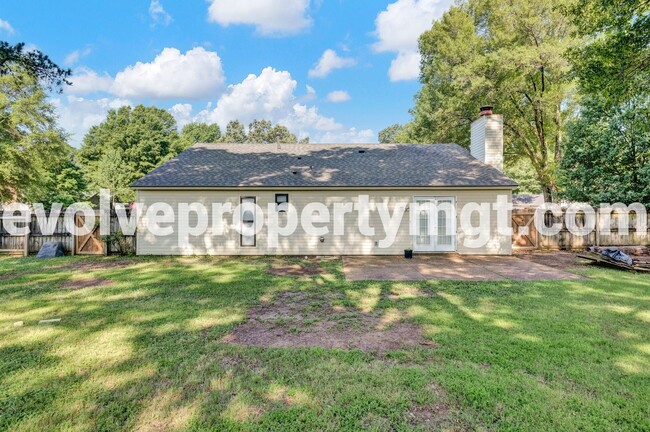 Building Photo - COLLIERVILLE HOME!!