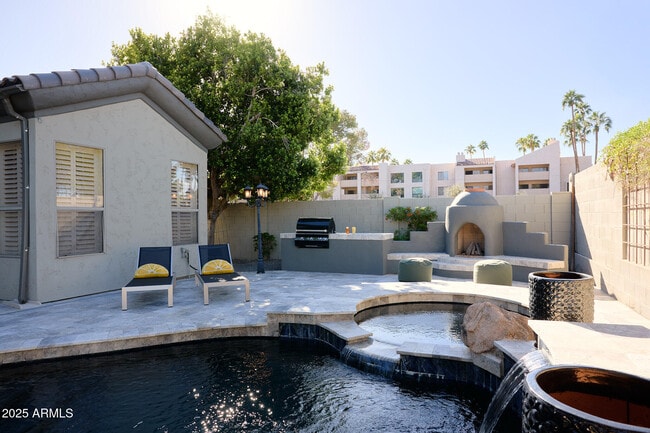 Building Photo - 3202 E Orange Dr