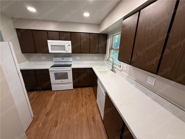 Building Photo - 2154 Willowgrove Ave