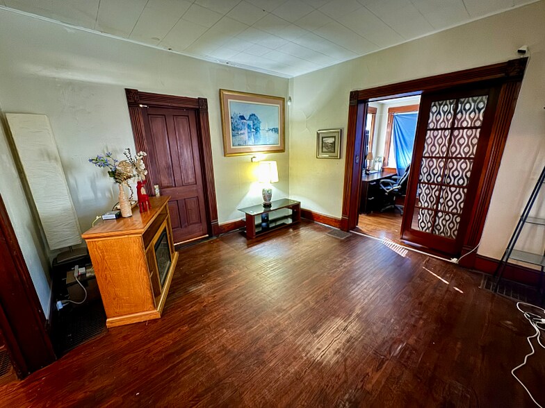 Building Photo - 701 Edgewater Ave