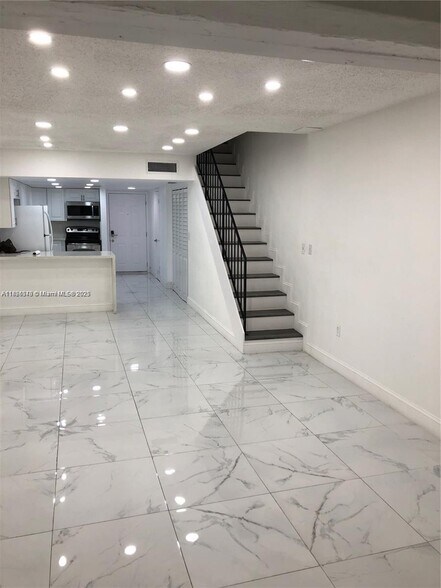 Primary Photo - 1555 W 44th Pl
