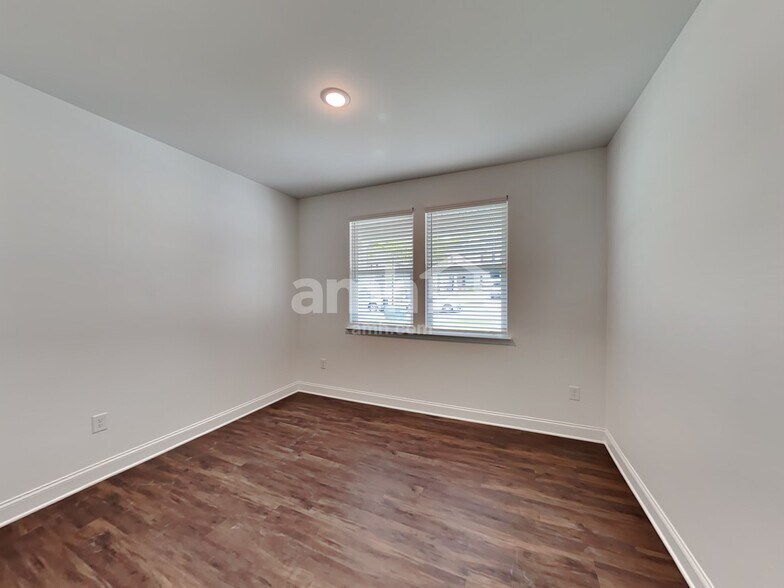 Building Photo - 5233 Blue Mountain Dr
