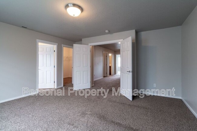 Building Photo - 1413 NE 83rd Dr