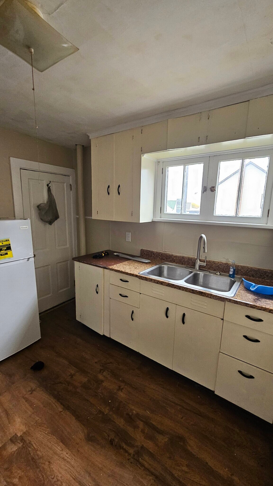 Building Photo - 401 1st Ave