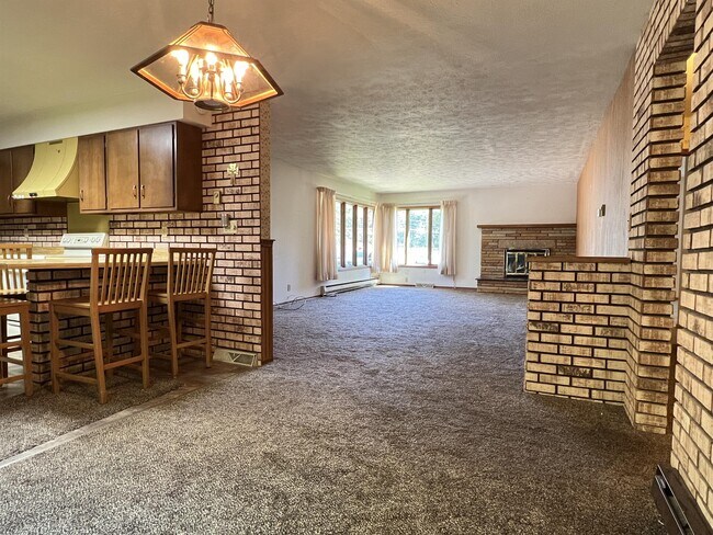 Building Photo - 104 Sunset Dr