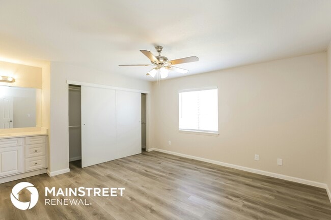 Building Photo - 8921 W Weldon Ave