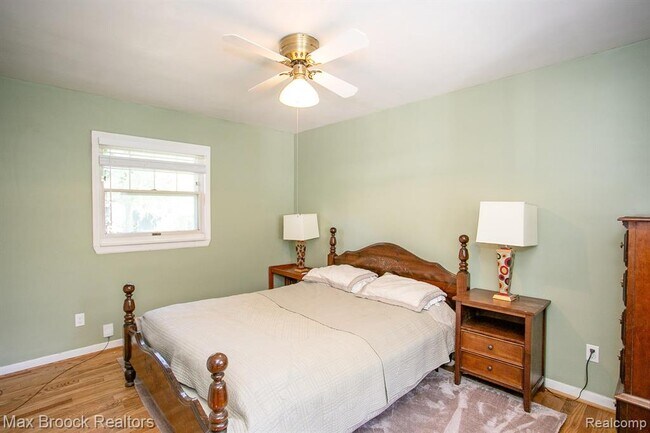 Building Photo - 4163 Amherst Rd