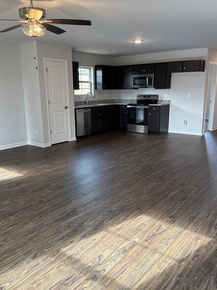 Building Photo - 132 Stratman Dr