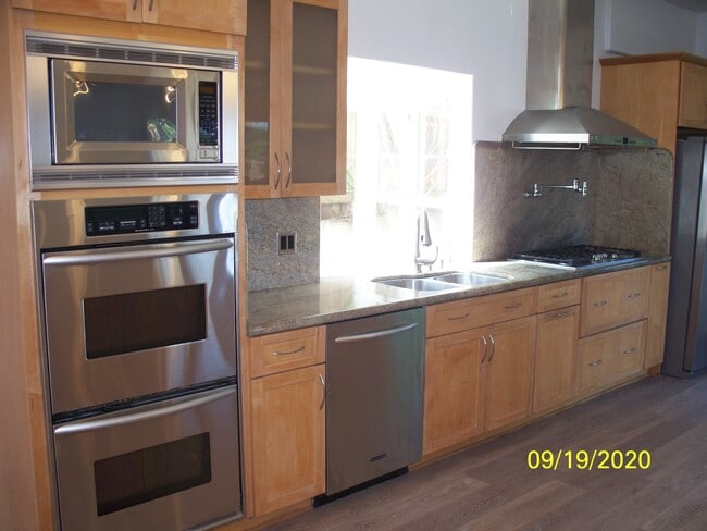 Building Photo - 7339 W 91st St