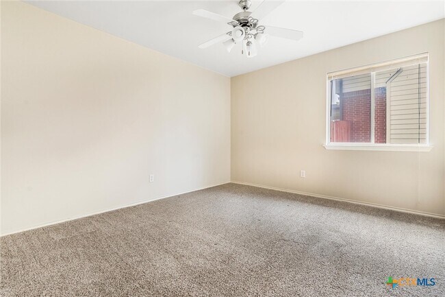 Building Photo - 200 Memory Ln