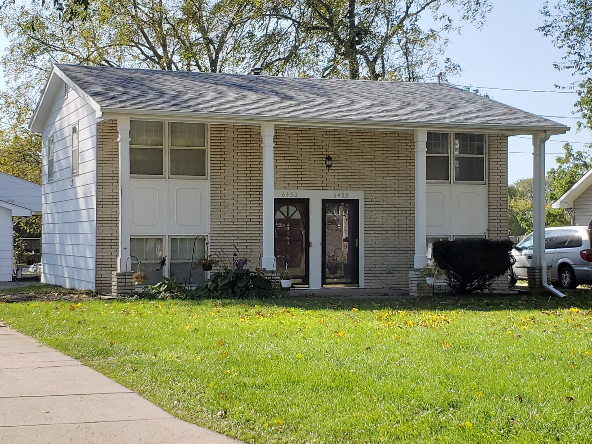 Grand front yard with big backyard - 6452 Washington Ave