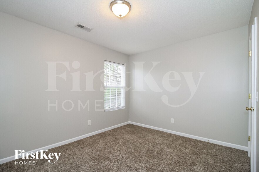 Building Photo - 196 Huron Ct