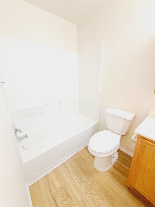 Building Photo - 3 bed 2 bath 1575 sq ft home