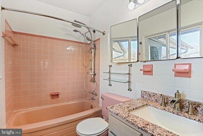 Building Photo - 1126 Ormond Ct