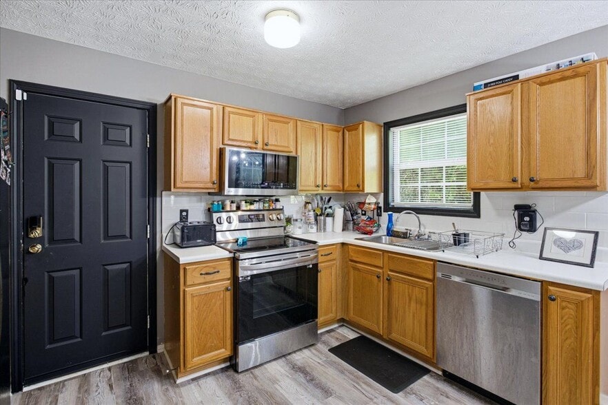 Building Photo - 1459 Bridgewater Branch