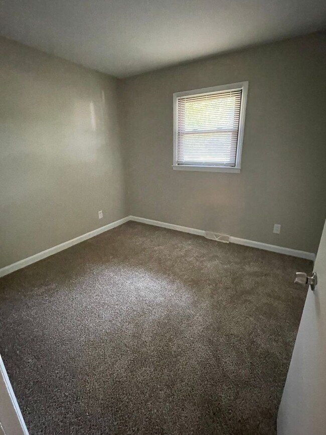 Building Photo - 4205 Oak Forest Dr