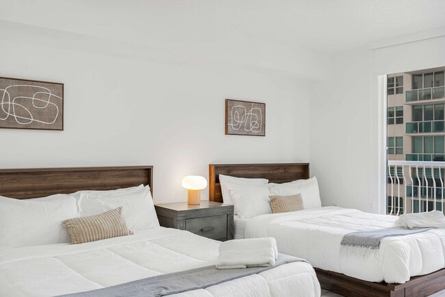 Building Photo - 1 SE 12th St