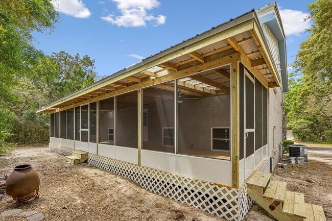 Building Photo - Newly Remodeled Beachside Home – Walk to the Ocean